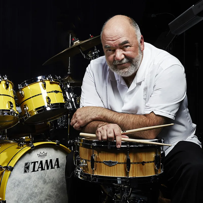 Peter Erskine con su batería